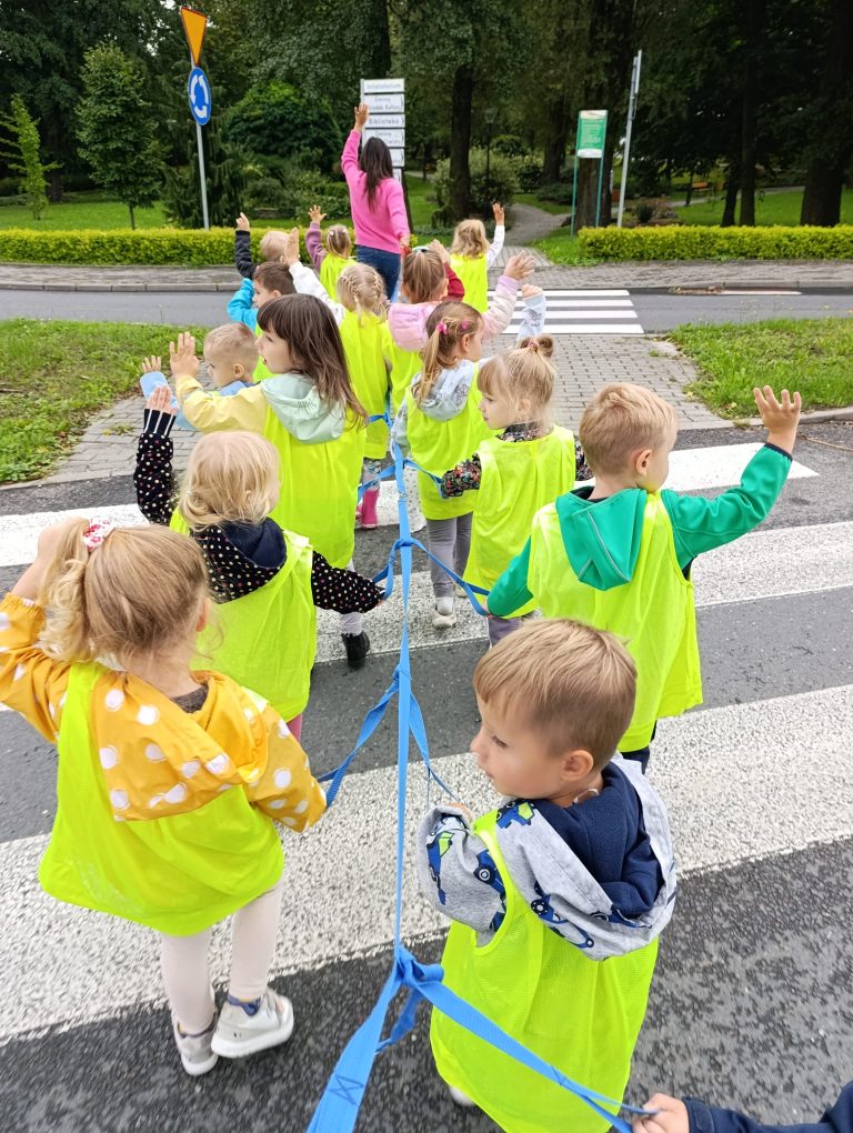 Grupa Kangurków ćwiczy bezpieczeństwo