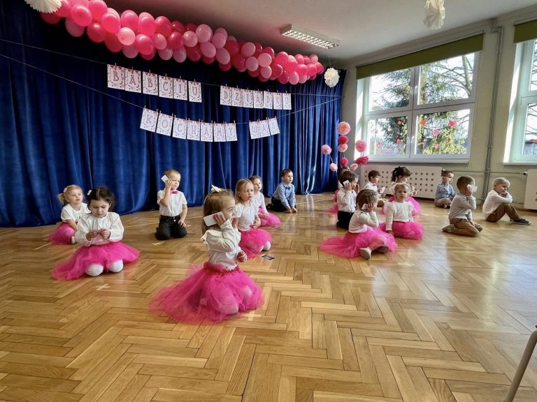 Walentynkowy Dzień Babci i Dziadka w grupie Zajączków.