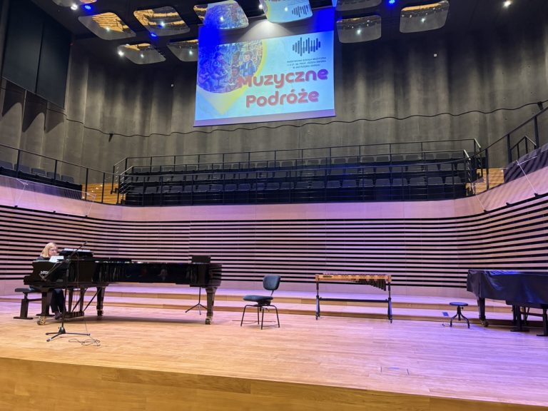 Wycieczka Zajączków do Państwowej Szkoły Muzycznej w Jastrzębiu-Zdroju